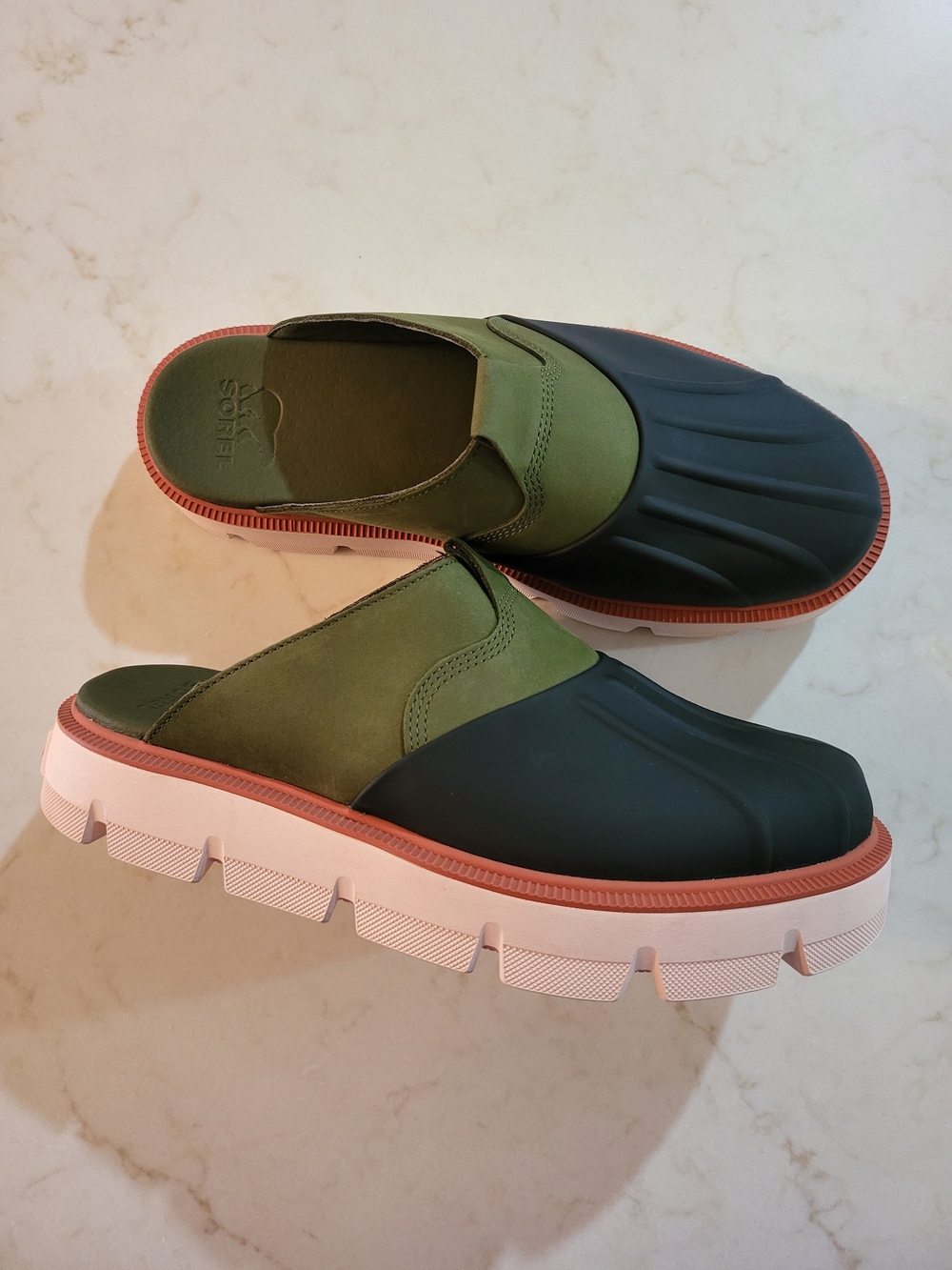 SOREL NWOB Rein CB Clog Women's in the Utility Green/Pearlescent colorway